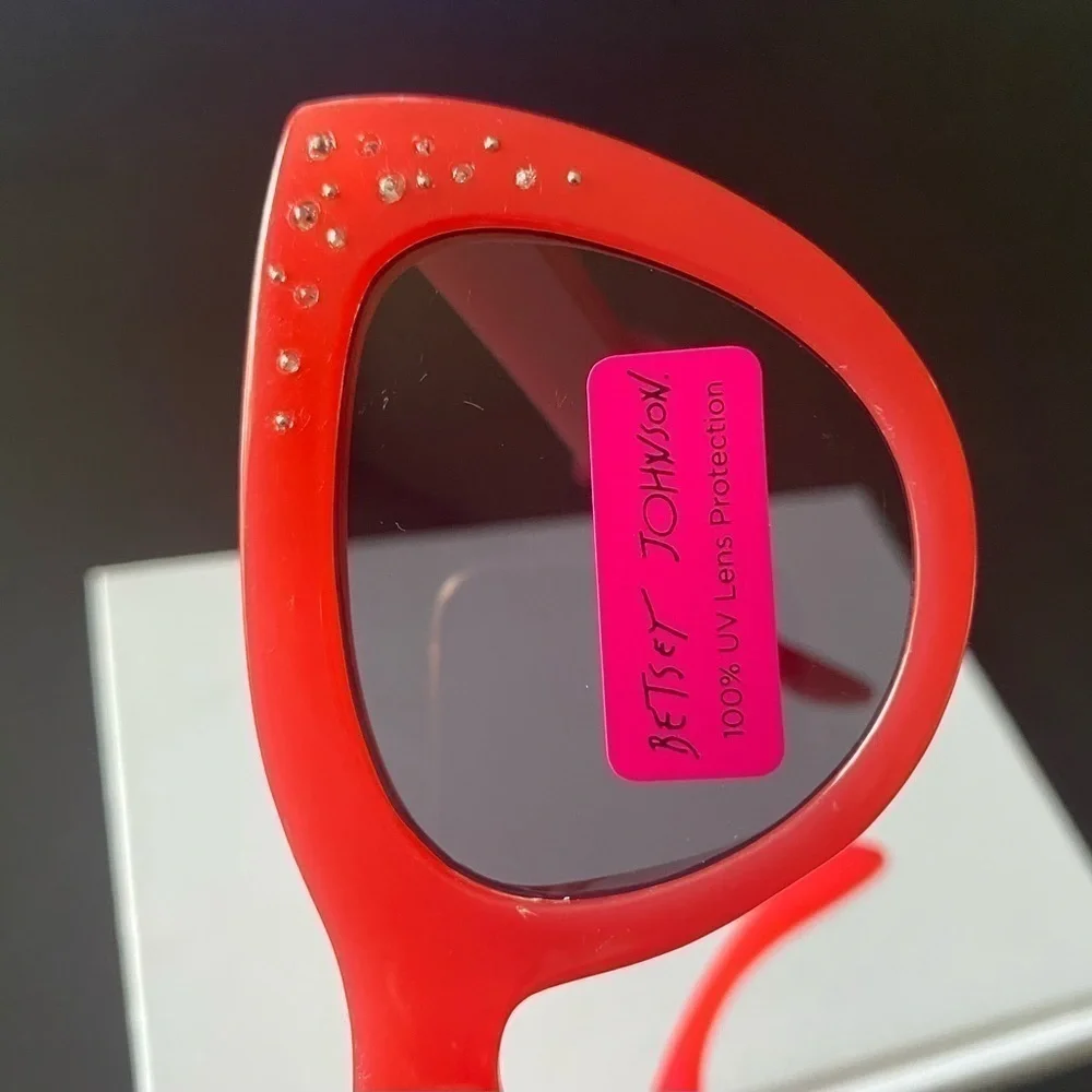 NWT-BETSEY JOHNSON-RED FRAME SUNGLASSES